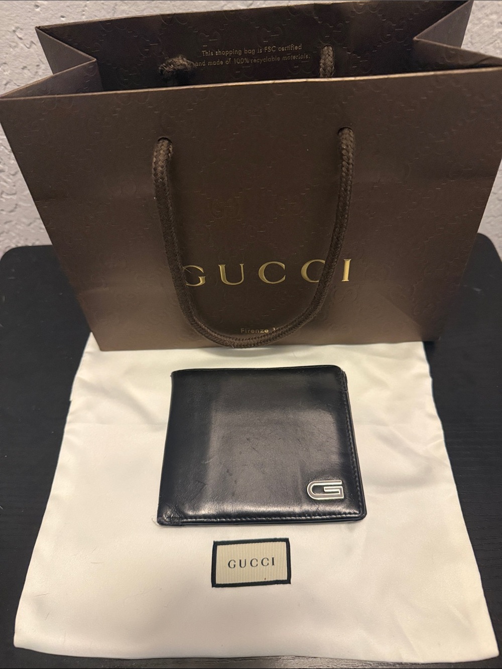 Gucci Black Leather Men's Wallet with Silver G Accent